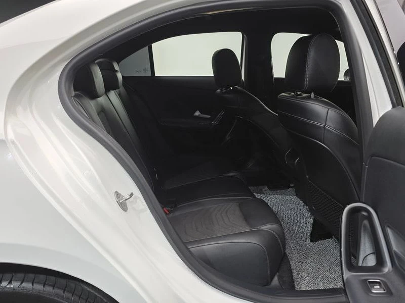Mercedes-Benz A 220 A220 Sedan| 190к.с.| ВКЛ.ТЕХНОТЕСТ, снимка 11 - Автомобили и джипове - 55401066