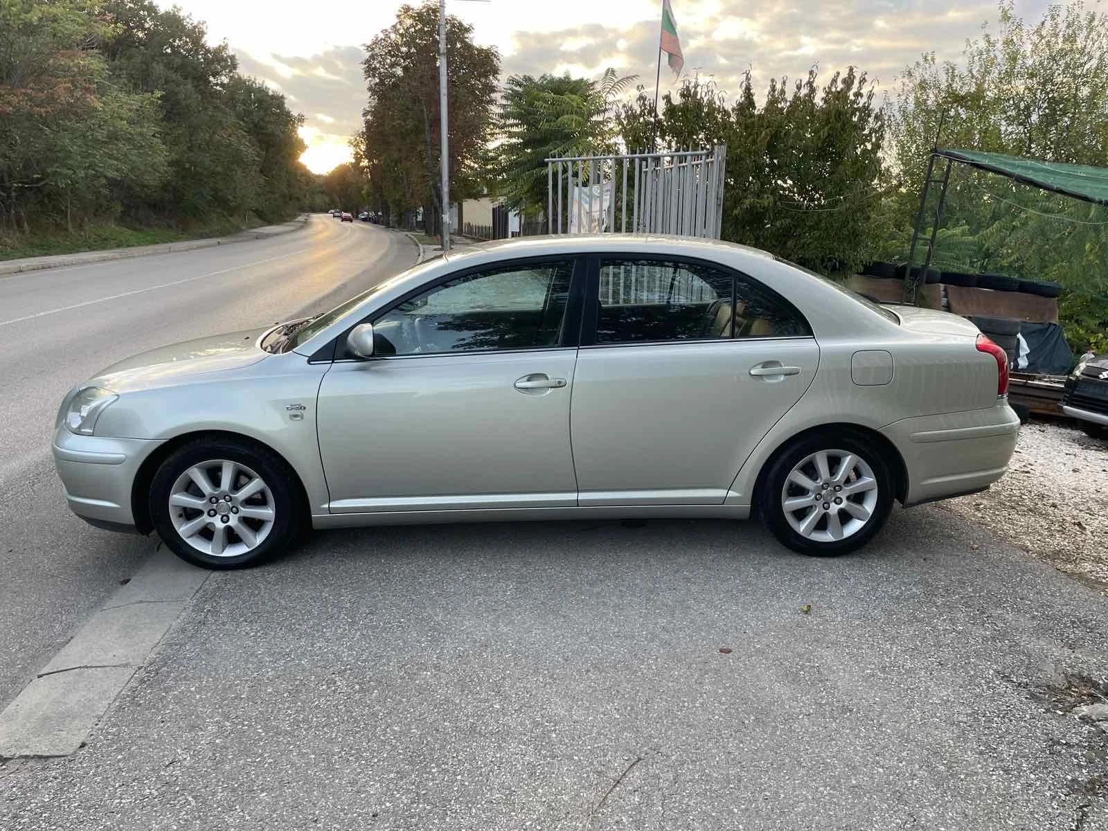 Toyota Avensis 2.0D, 116кс, КОЖА, ИТАЛИЯ - изображение 8