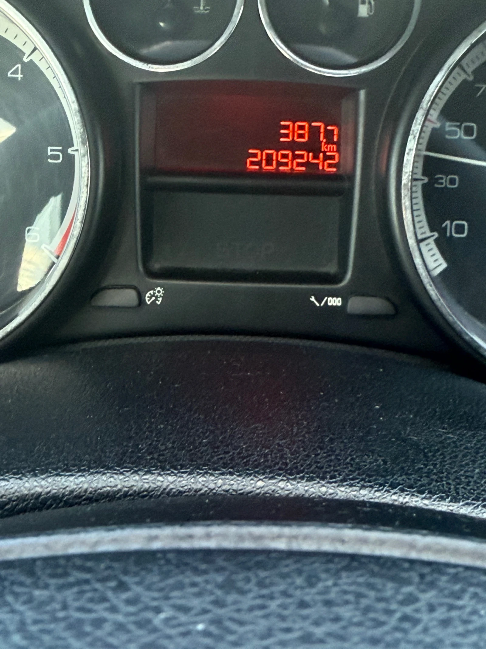 Peugeot 308 1, 6CDI - изображение 9