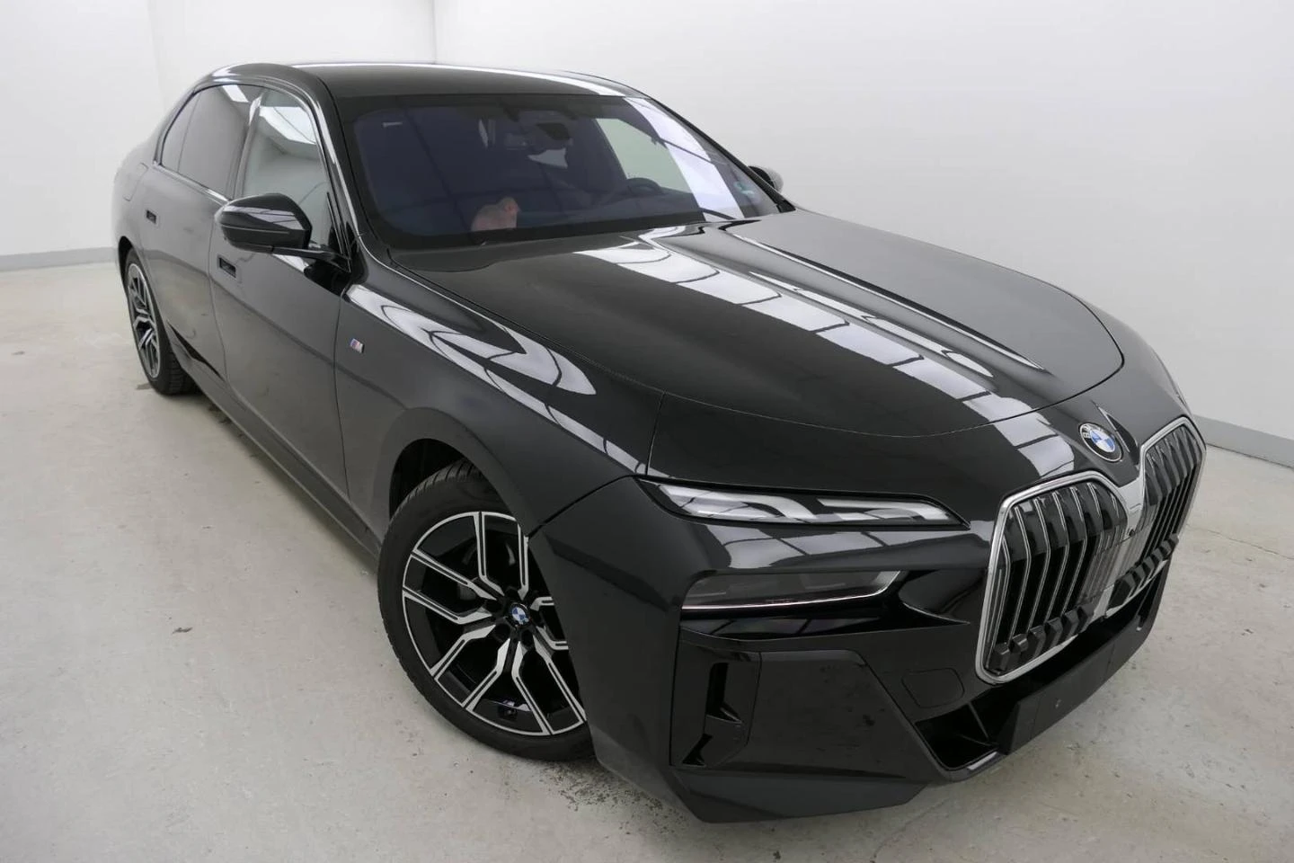 BMW 740 d xDrive M Paket Sportautomatic - изображение 4
