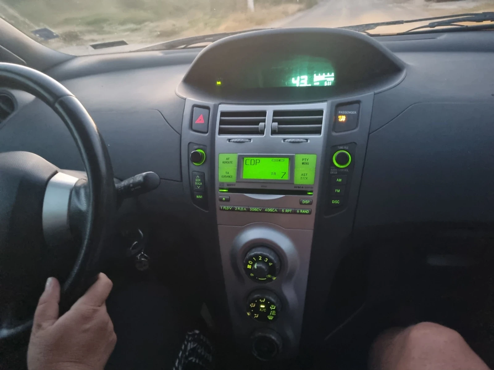 Toyota Yaris 1.0 , 65ph - изображение 7