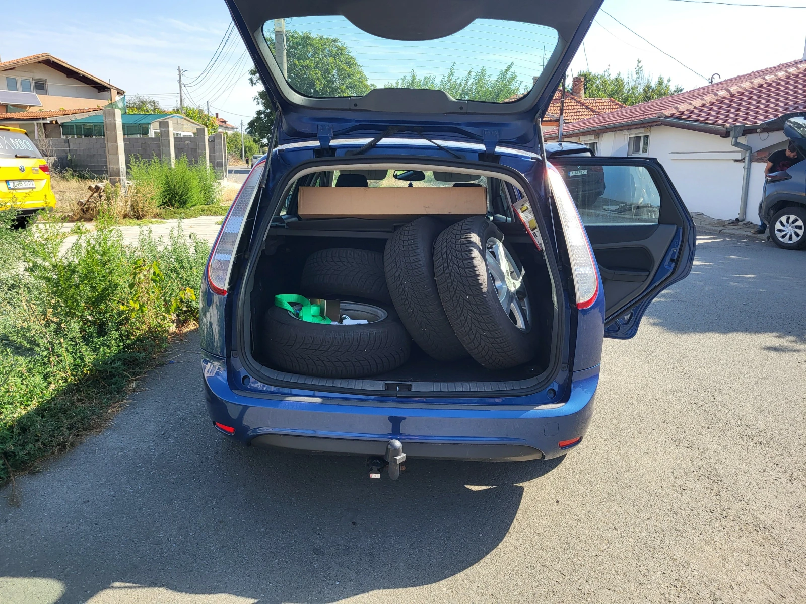 Ford Focus 1.6 TDCi Ghia + Зимни Гуми - изображение 8