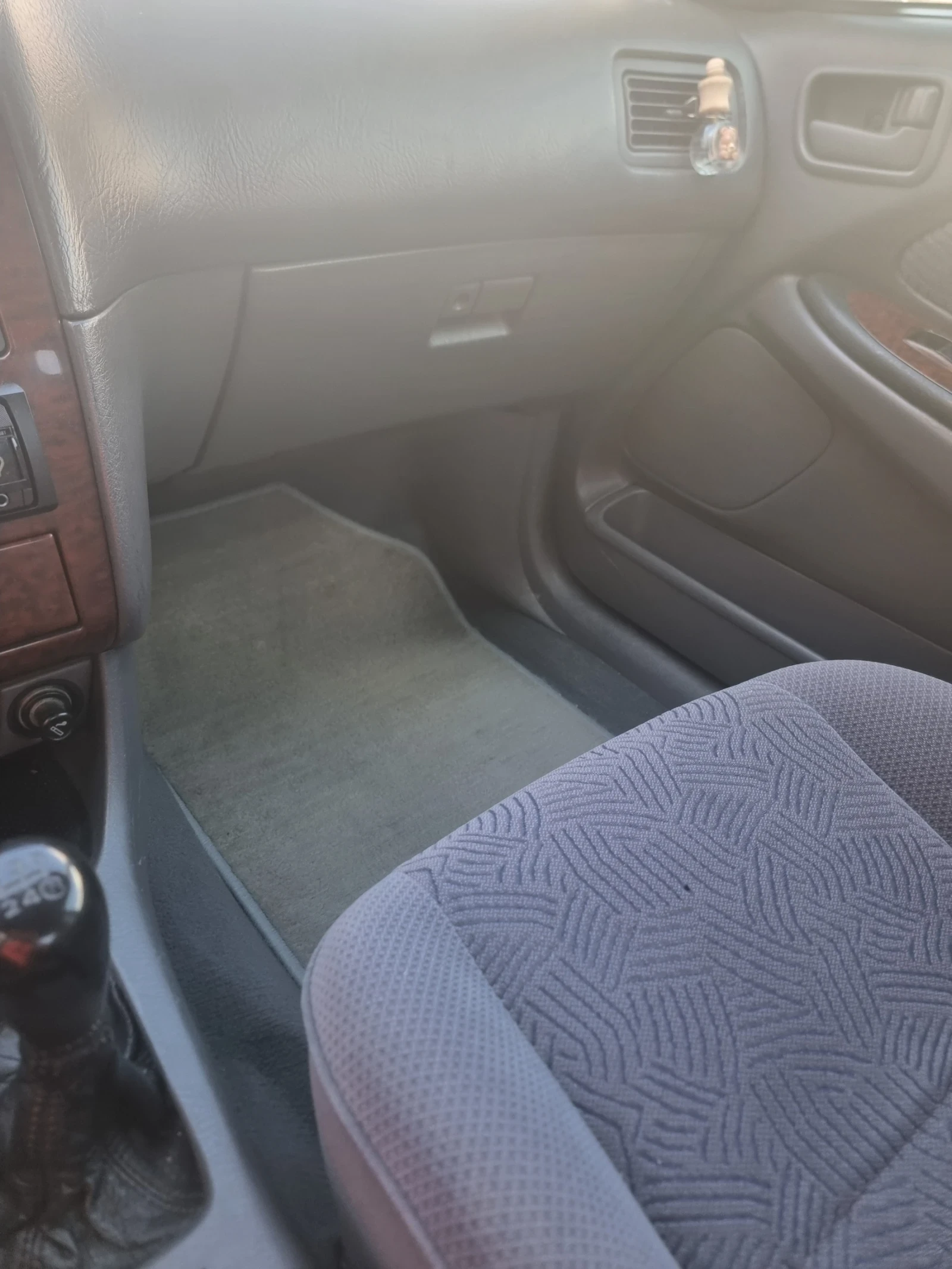 Toyota Avensis 2.0 - изображение 9
