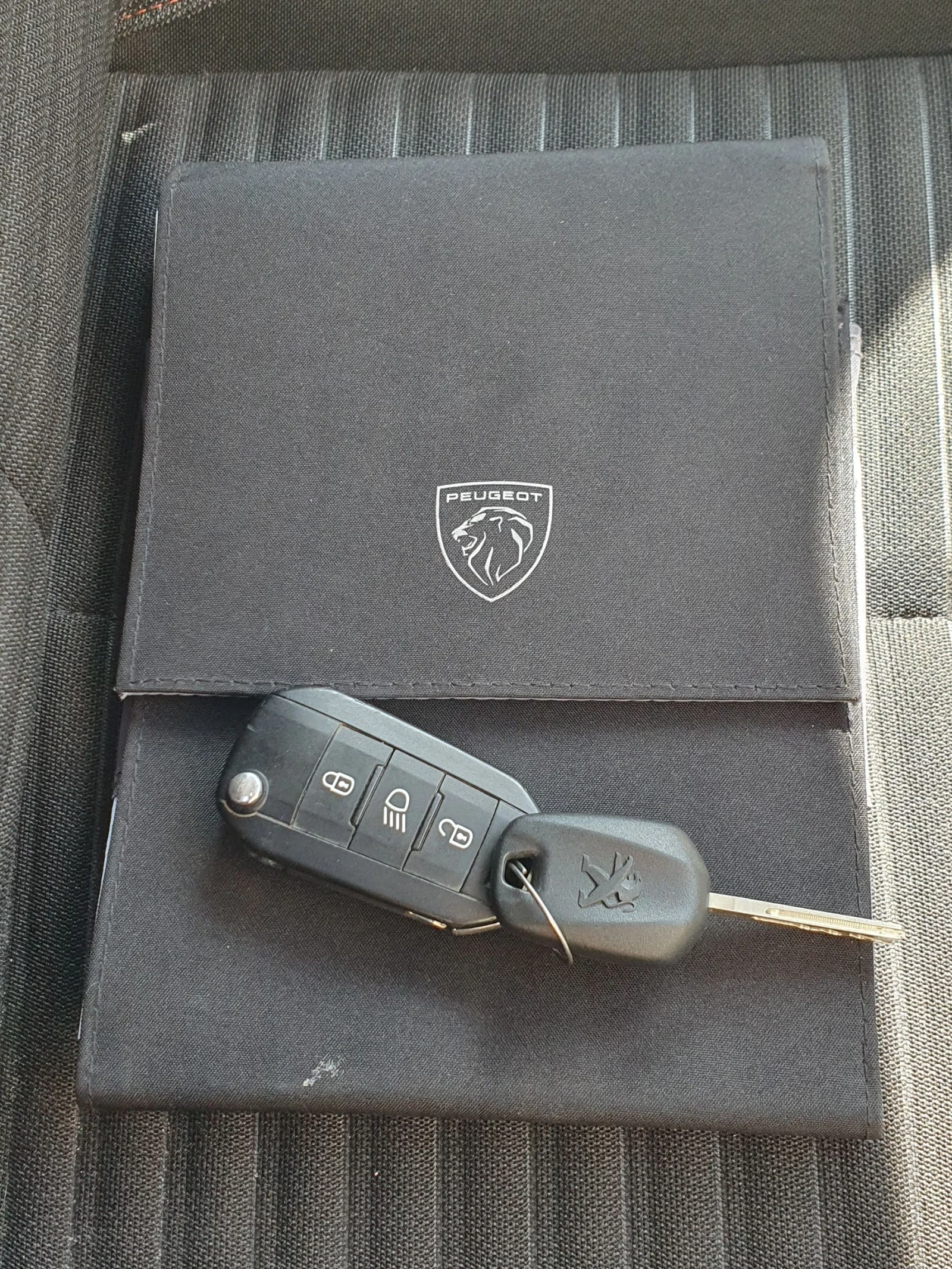 Peugeot 208, снимка 12 - Автомобили и джипове - 53846596