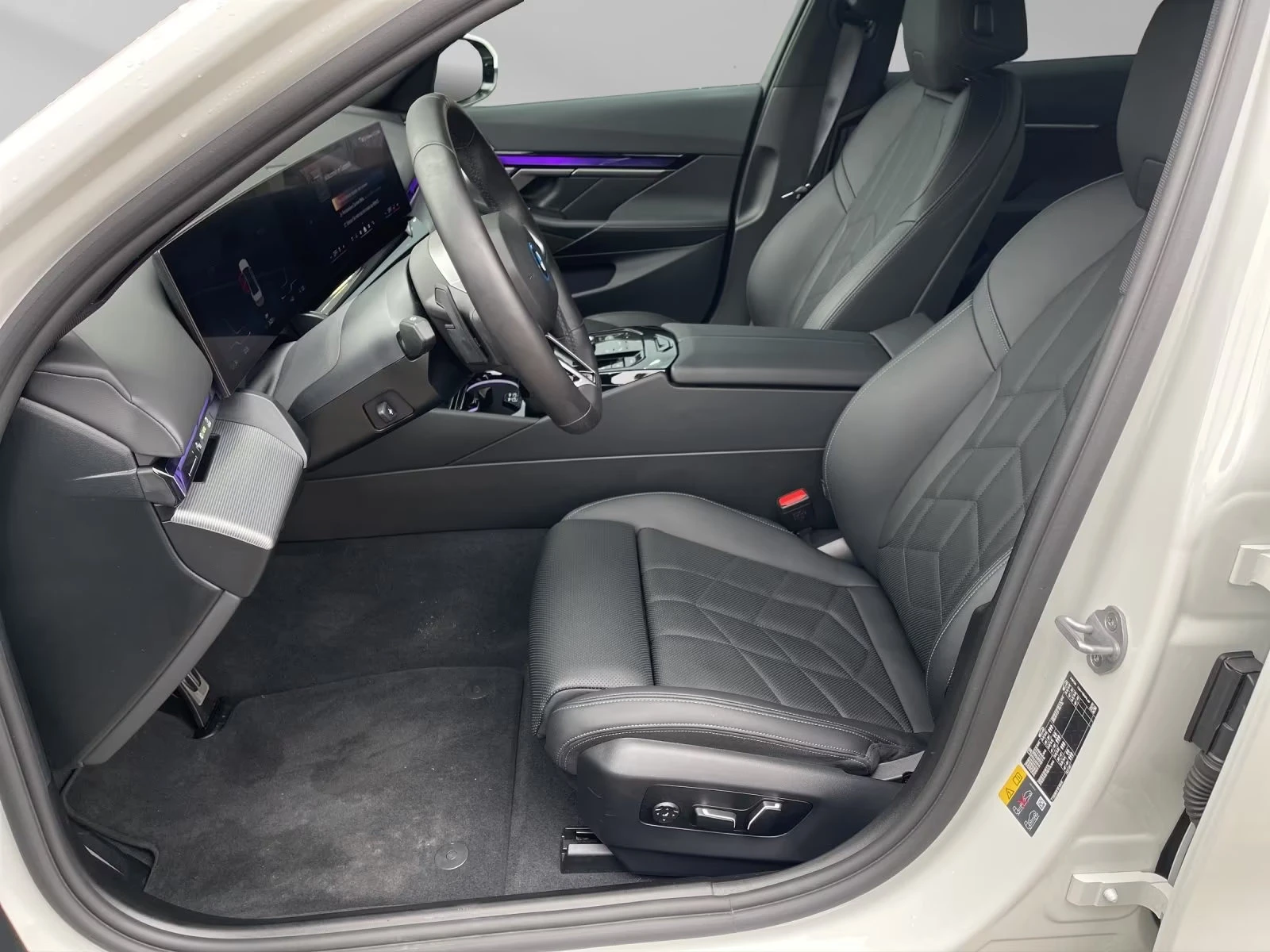 BMW i5 xDRIVE/40/394HP/M-SPORT/360/19/B&W/215z, снимка 13 - Автомобили и джипове - 53997362