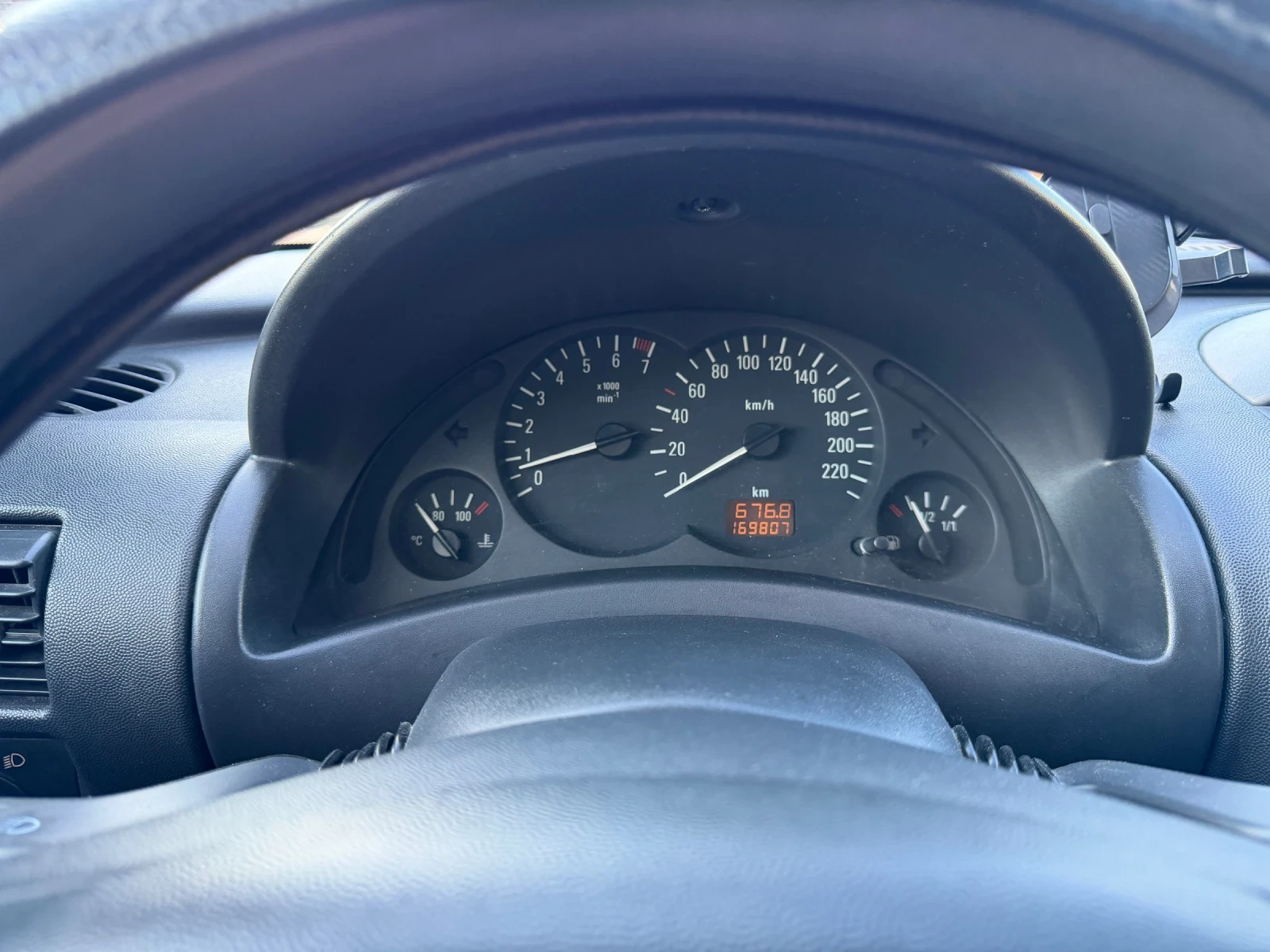Opel Corsa C 1.2 16V, снимка 8 - Автомобили и джипове - 54651767