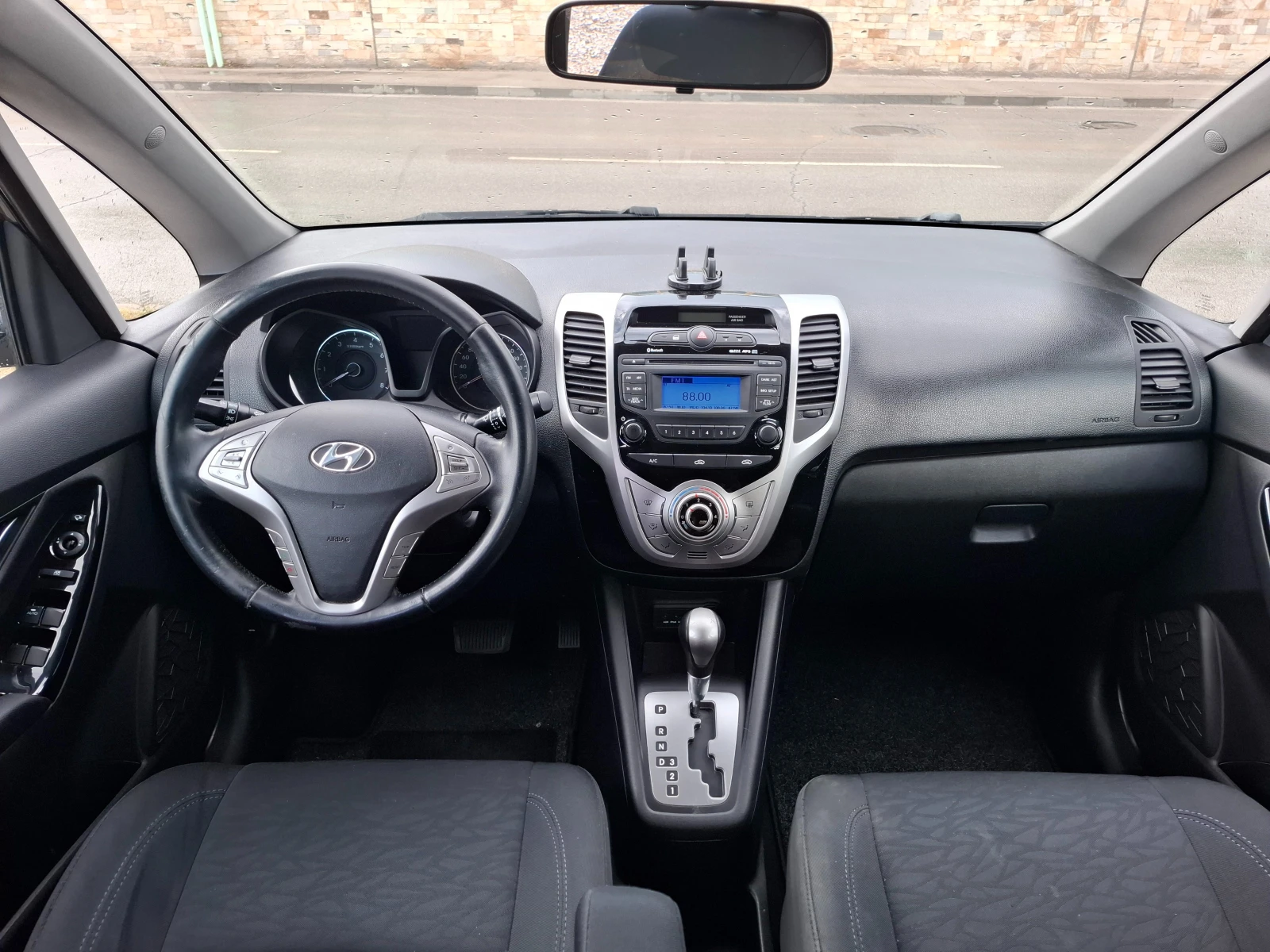 Hyundai Ix20 1.6i 125ps AUTOMAT , снимка 11 - Автомобили и джипове - 54765617
