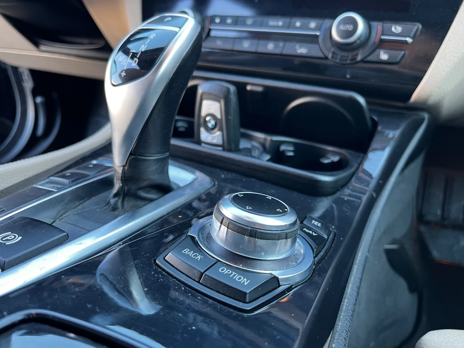 BMW 530 3.0d XDrive , снимка 9 - Автомобили и джипове - 54861361