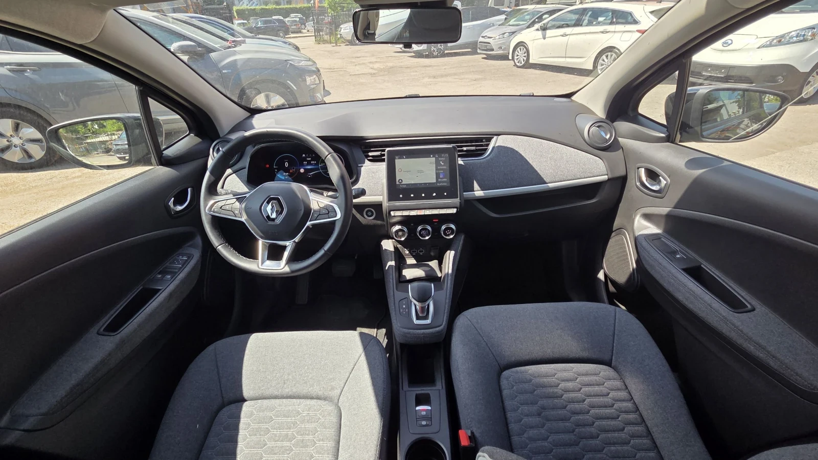 Renault Zoe 52KWh/CCS/2024г/СЕРВИЗНА КНИЖКА, снимка 13 - Автомобили и джипове - 54940266