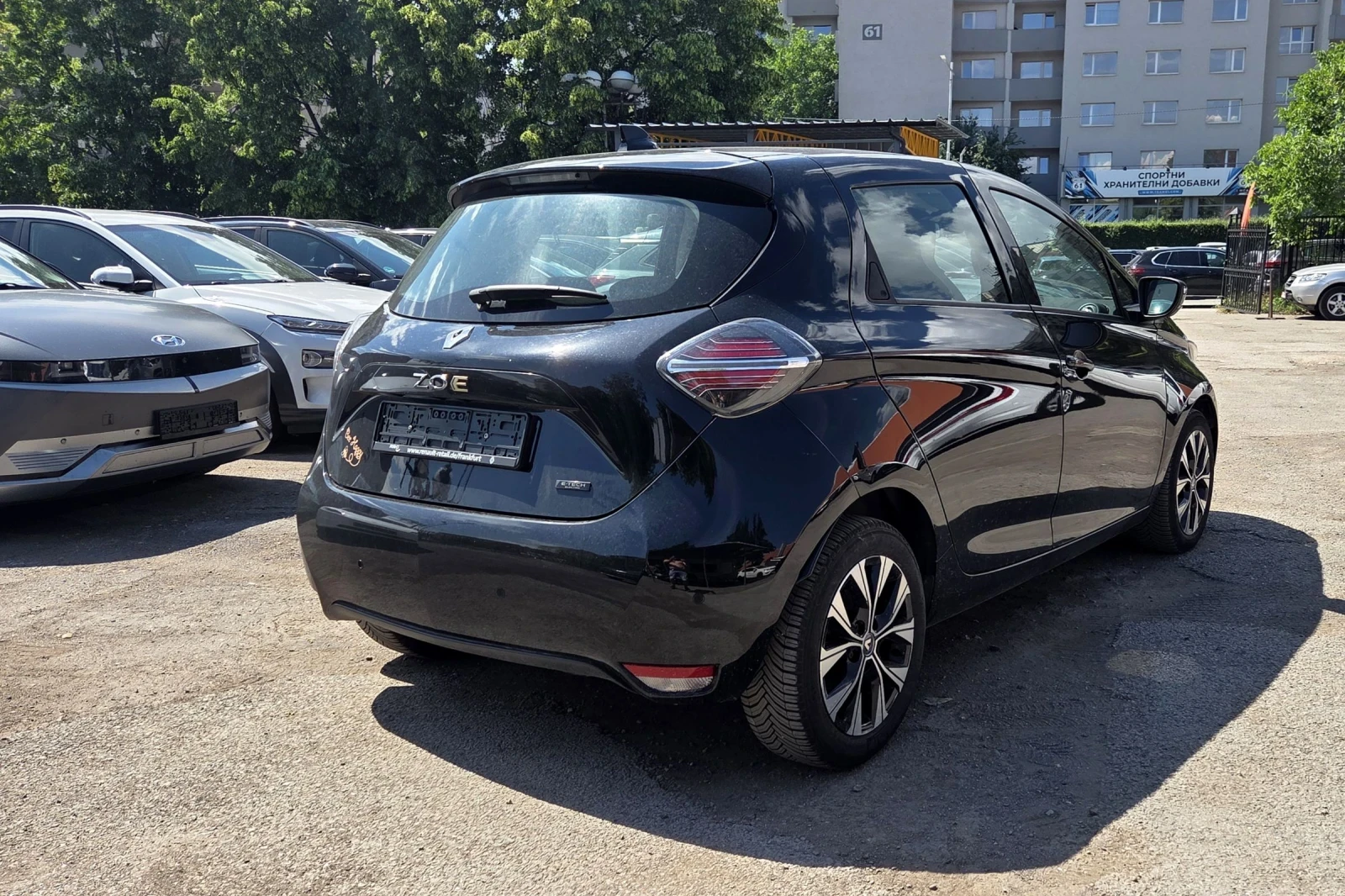 Renault Zoe 52KWh/CCS/2024г/СЕРВИЗНА КНИЖКА, снимка 3 - Автомобили и джипове - 54940266