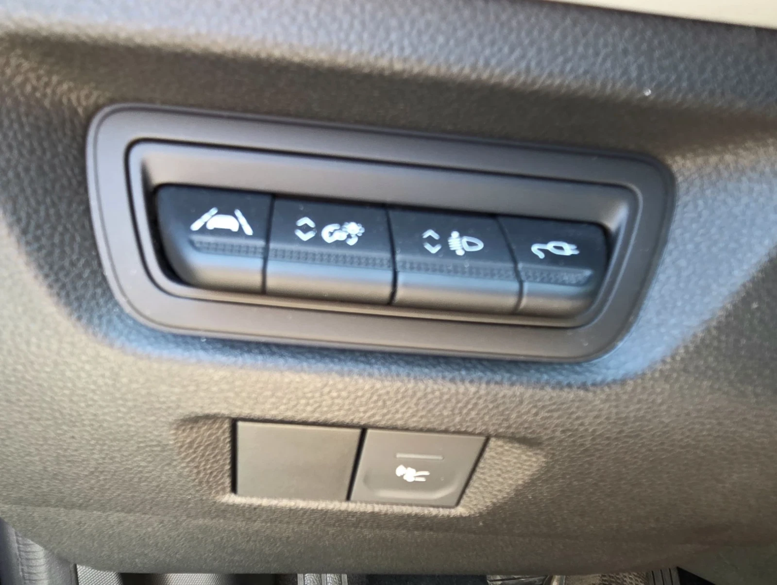 Renault Zoe 52KWh/CCS/2024г/СЕРВИЗНА КНИЖКА, снимка 16 - Автомобили и джипове - 54940266