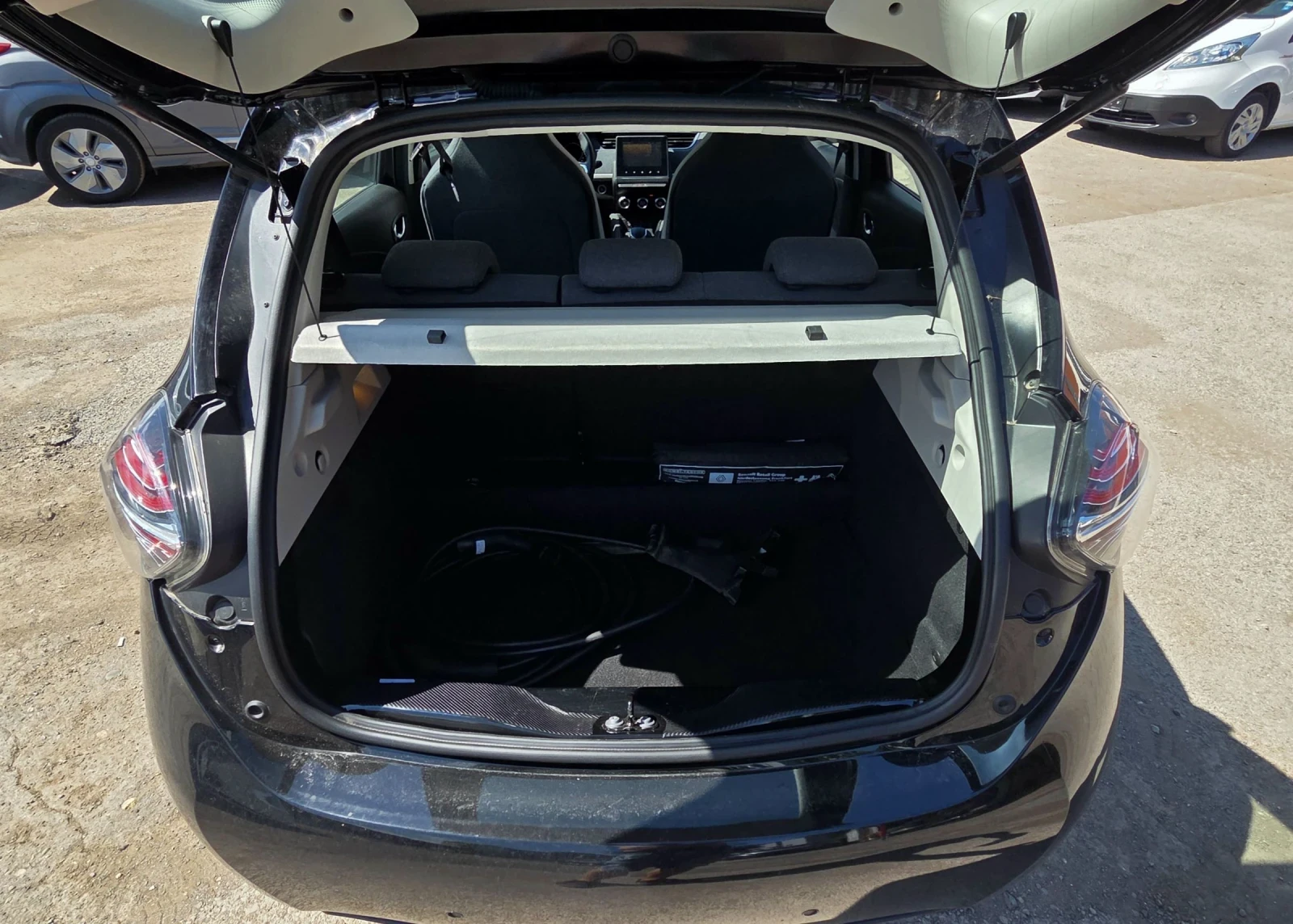 Renault Zoe 52KWh/CCS/2024г/СЕРВИЗНА КНИЖКА, снимка 10 - Автомобили и джипове - 54940266