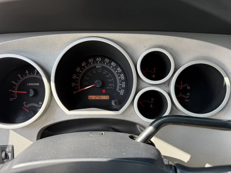 Toyota Tundra 4.7L V8 DOUBLE CAB, снимка 13 - Автомобили и джипове - 52077322