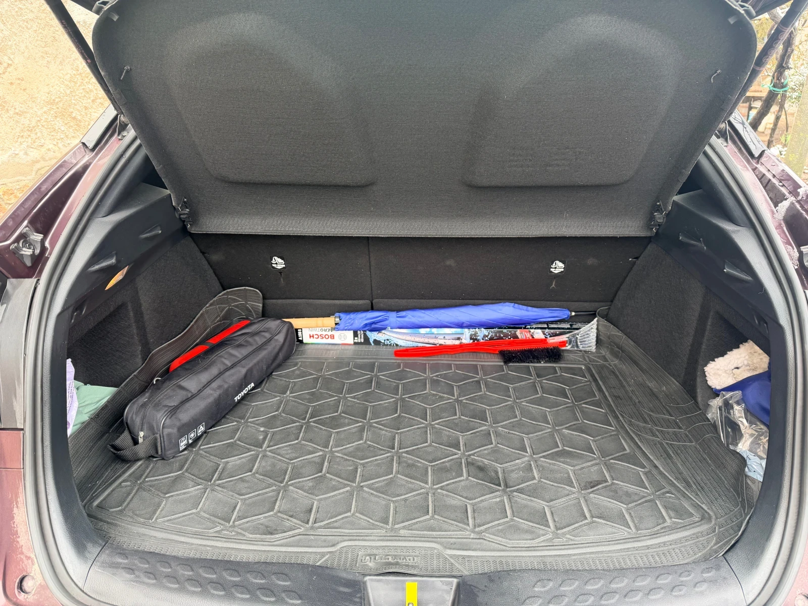 Toyota C-HR 1, 8 HYBRID E-CVT 2WD, снимка 12 - Автомобили и джипове - 54014348