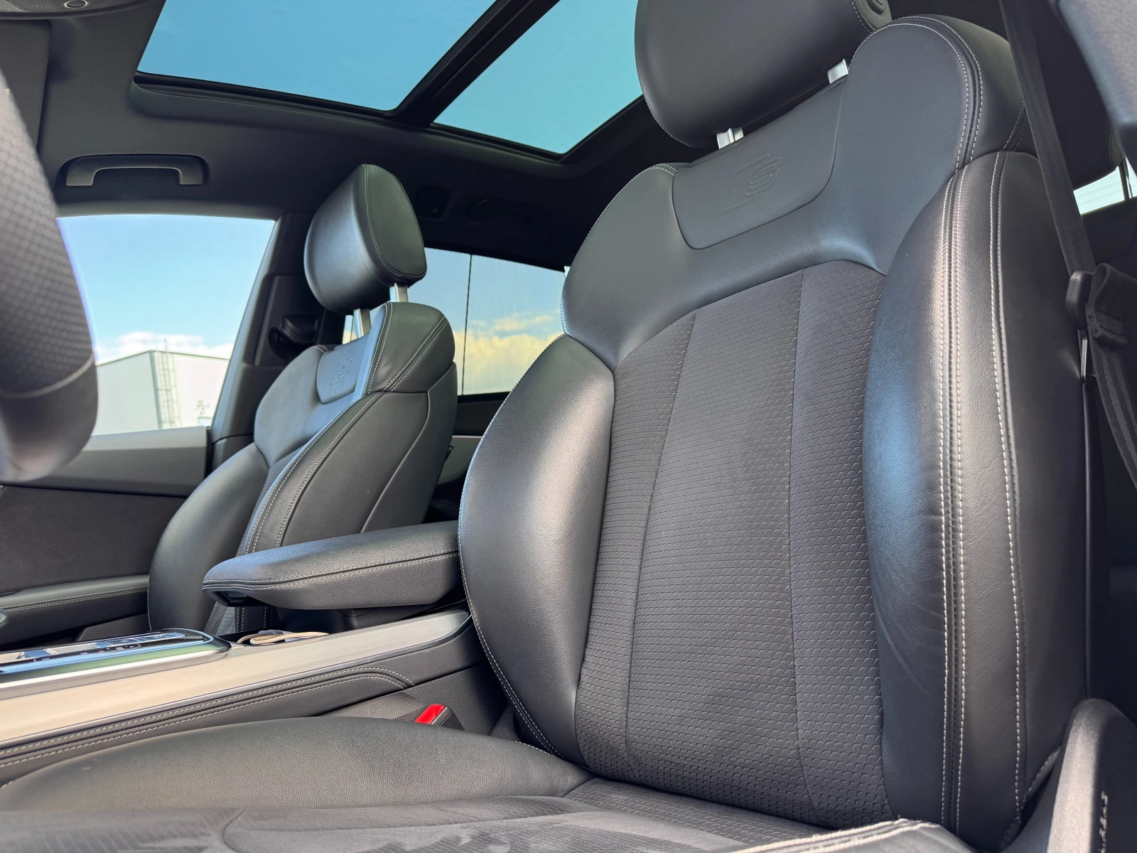 Audi Q8 / FACE / S-Line / Bang & Olufsen / Pano / 360 / , снимка 12 - Автомобили и джипове - 54298798