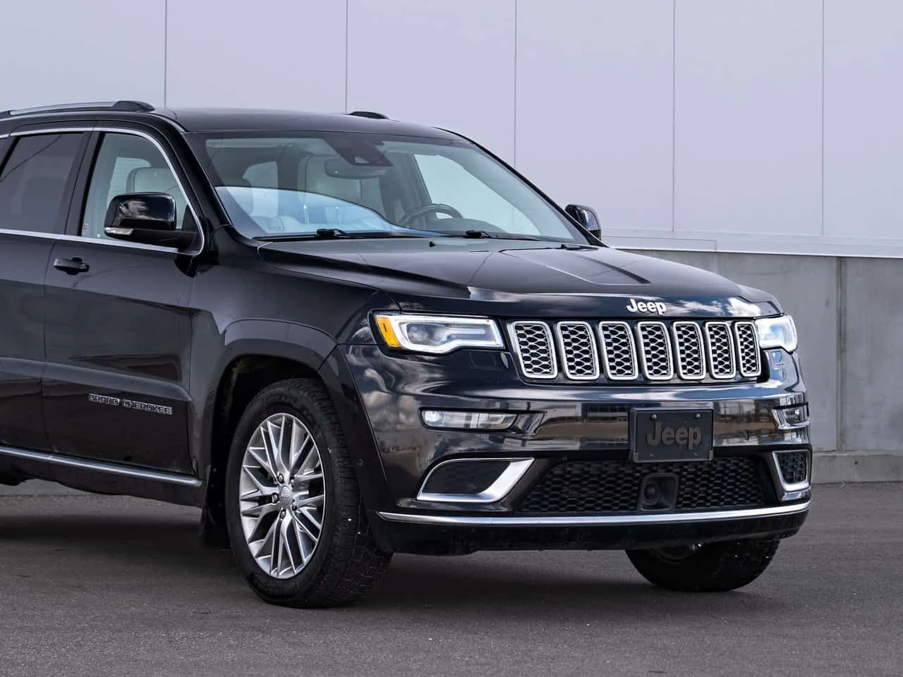Jeep Grand cherokee Summit 5.7 Hemi V8 * Фиксирана цена до БГ * CARFAX, снимка 3 - Автомобили и джипове - 54639927
