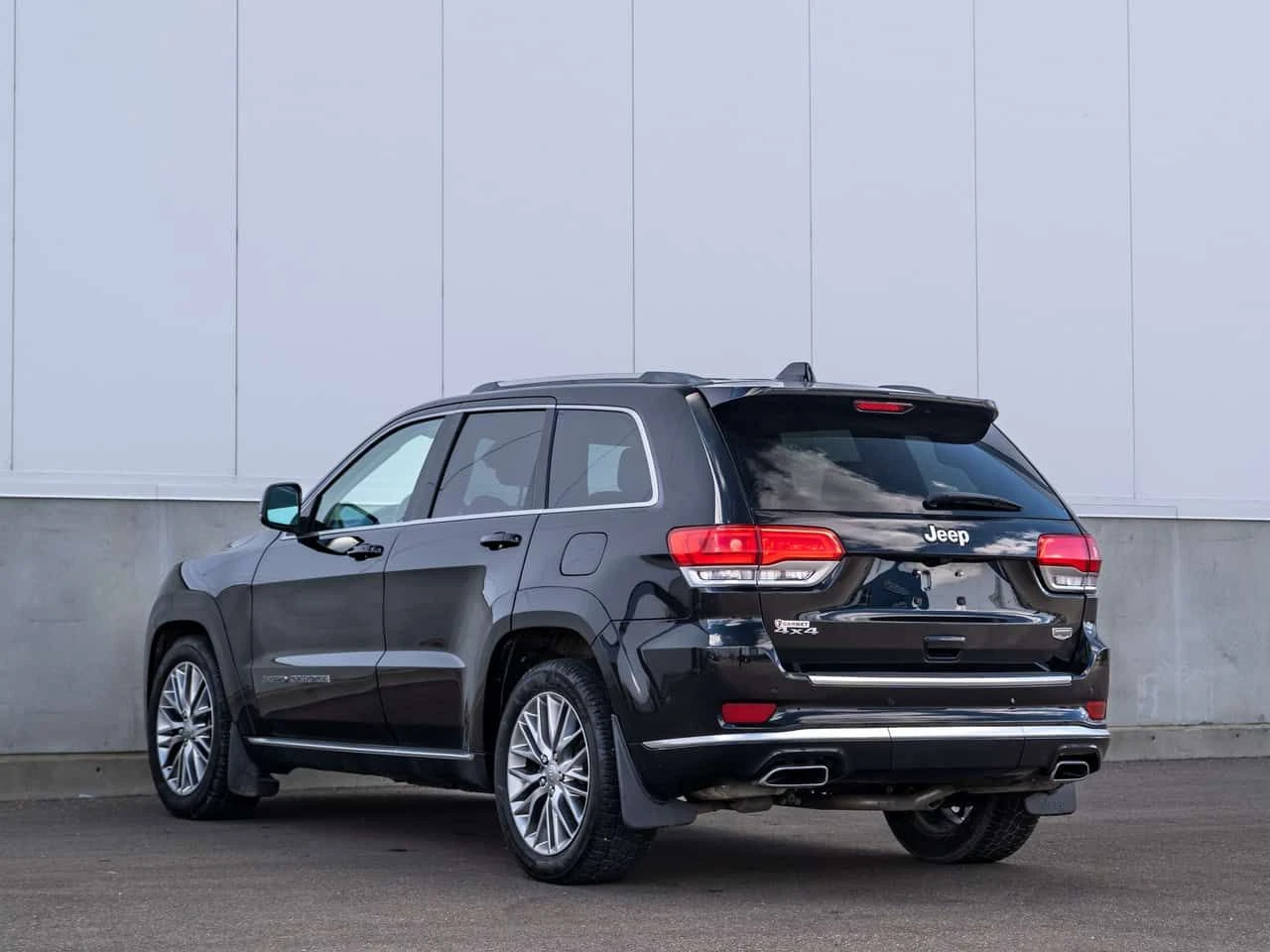 Jeep Grand cherokee Summit 5.7 Hemi V8 * Фиксирана цена до БГ * CARFAX, снимка 7 - Автомобили и джипове - 54639927