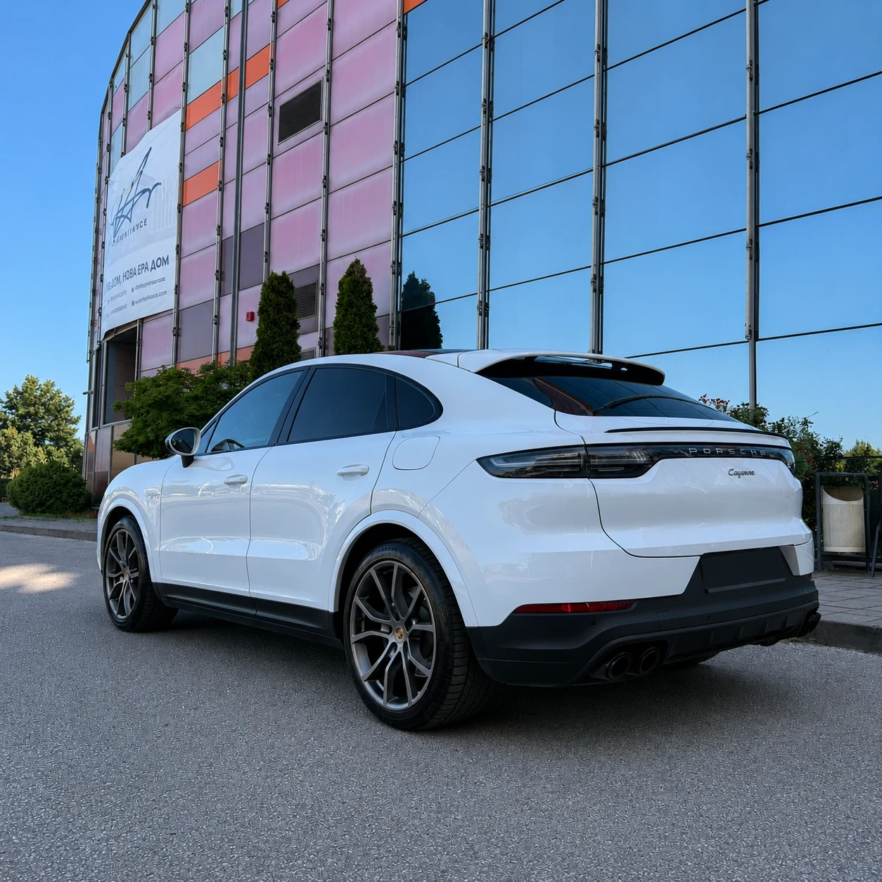Porsche Cayenne E-Hybrid Platinum Edition, снимка 2 - Автомобили и джипове - 55093614