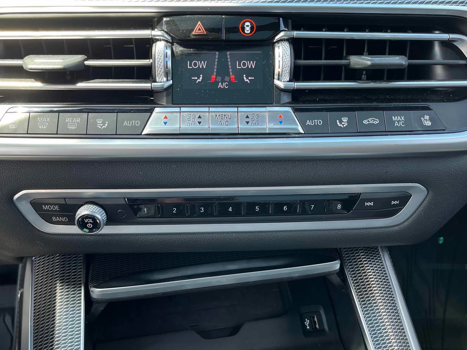 BMW X5 M50i xDrive* DISTRONIC* SWAROVSKI* B&W* ОБДУХВАНЕ*, снимка 11 - Автомобили и джипове - 55172862