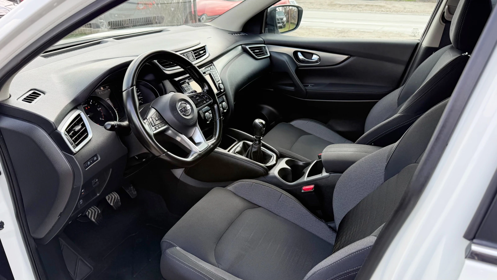 Nissan Qashqai 1.5DCI НАВИ ПАНОРАМА ЕВРО-6Б, снимка 7 - Автомобили и джипове - 55619340