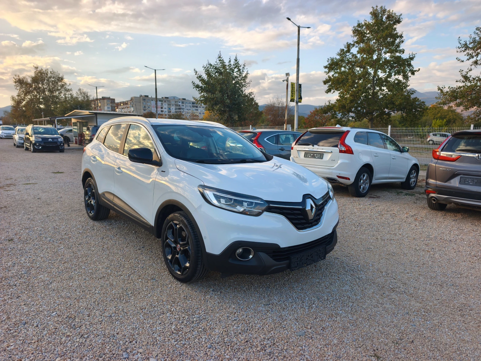 Renault Kadjar КАТО НОВА, снимка 3 - Автомобили и джипове - 56615565
