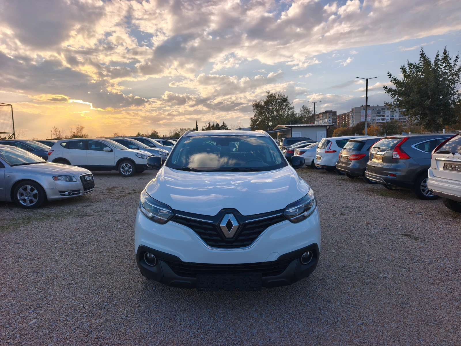 Renault Kadjar КАТО НОВА, снимка 2 - Автомобили и джипове - 56615565