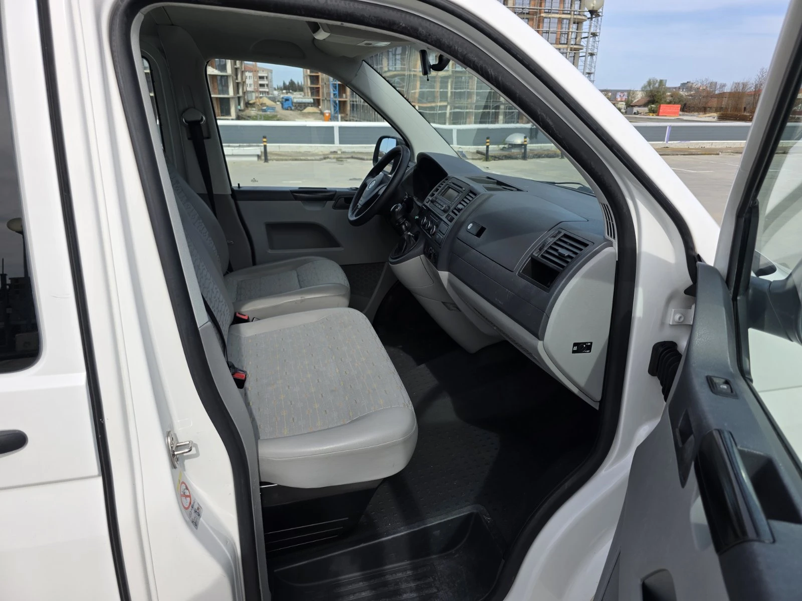 VW Caravelle 2.0 TDI, снимка 11 - Бусове и автобуси - 54739447