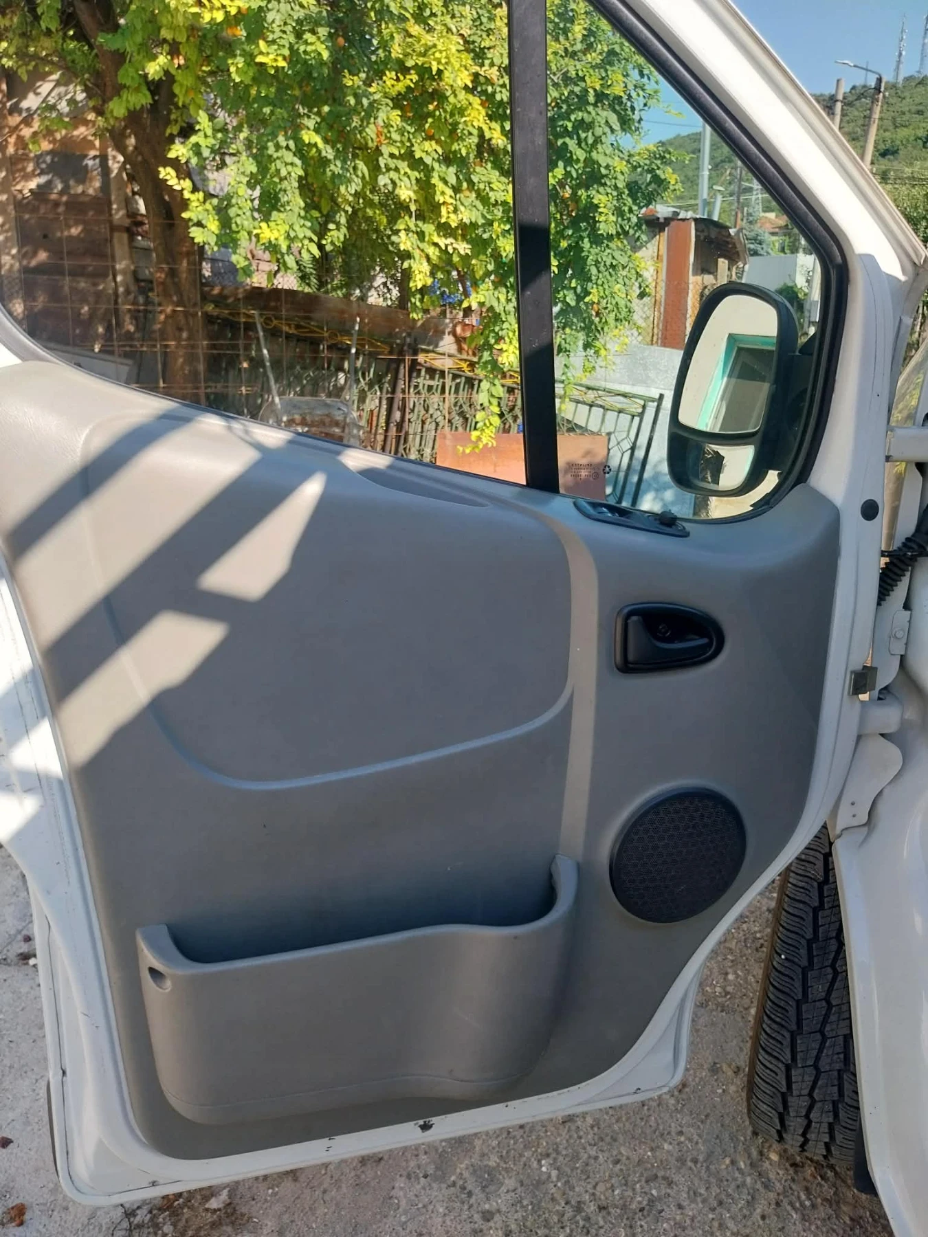 Renault Trafic 2.0 dci 115, снимка 5 - Бусове и автобуси - 55633099