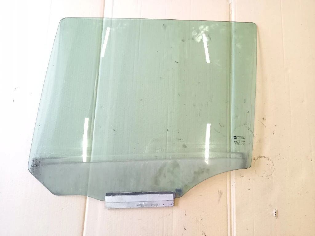 Стъкло врата задно ляво Опел Зафира Б  (1)
