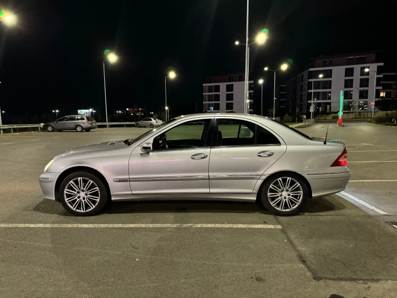 Mercedes-Benz C 180, снимка 1 - Автомобили и джипове - 47344543