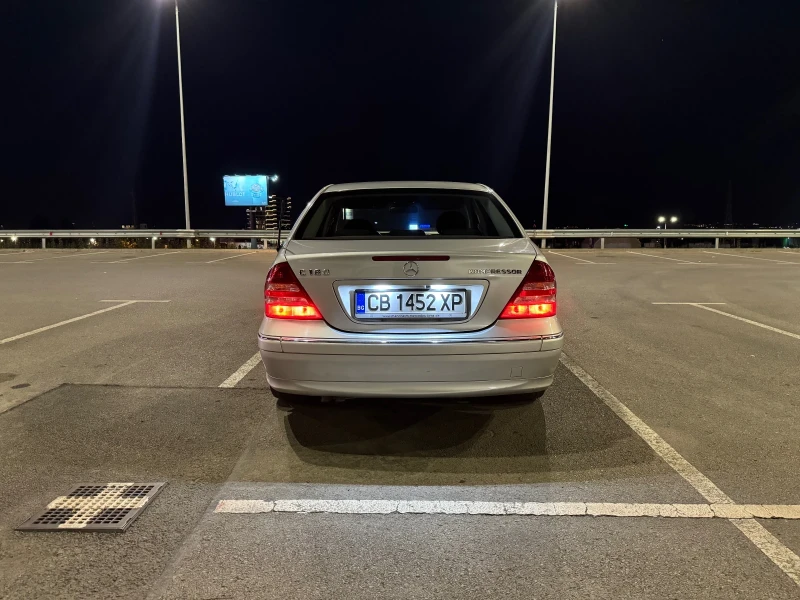 Mercedes-Benz C 180, снимка 4 - Автомобили и джипове - 47344543