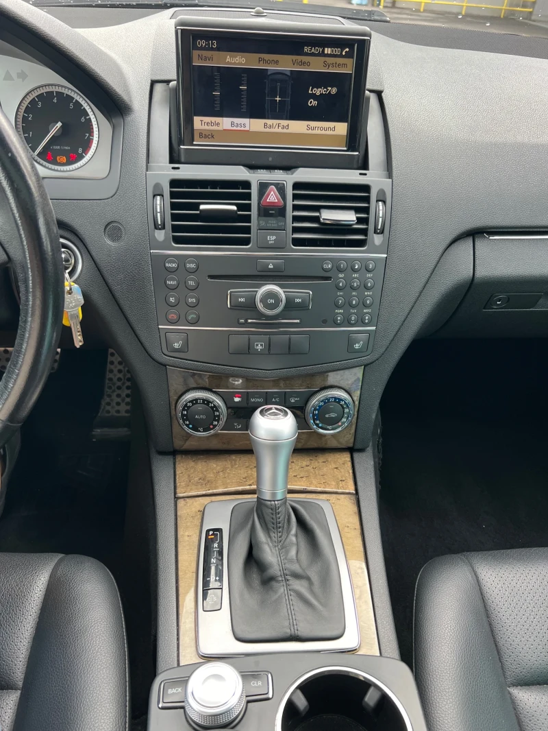 Mercedes-Benz C 300 4Matic AMG , снимка 9 - Автомобили и джипове - 48006757