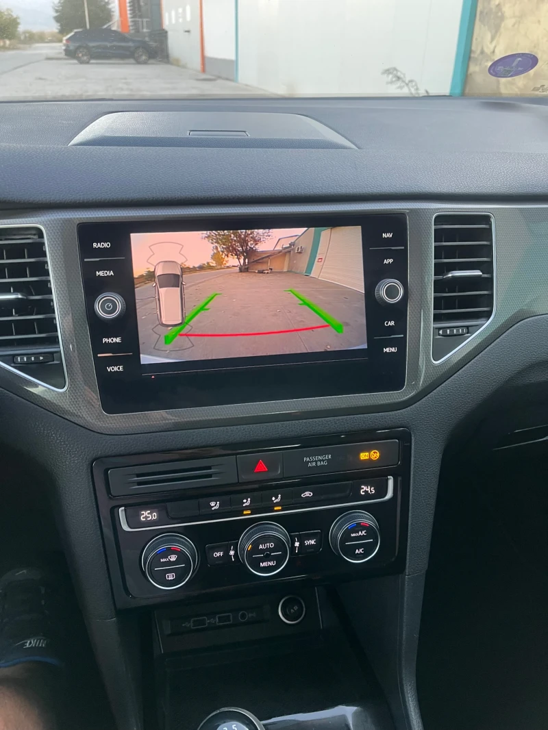 VW Sportsvan 1.5 TSI, снимка 9 - Автомобили и джипове - 52259176