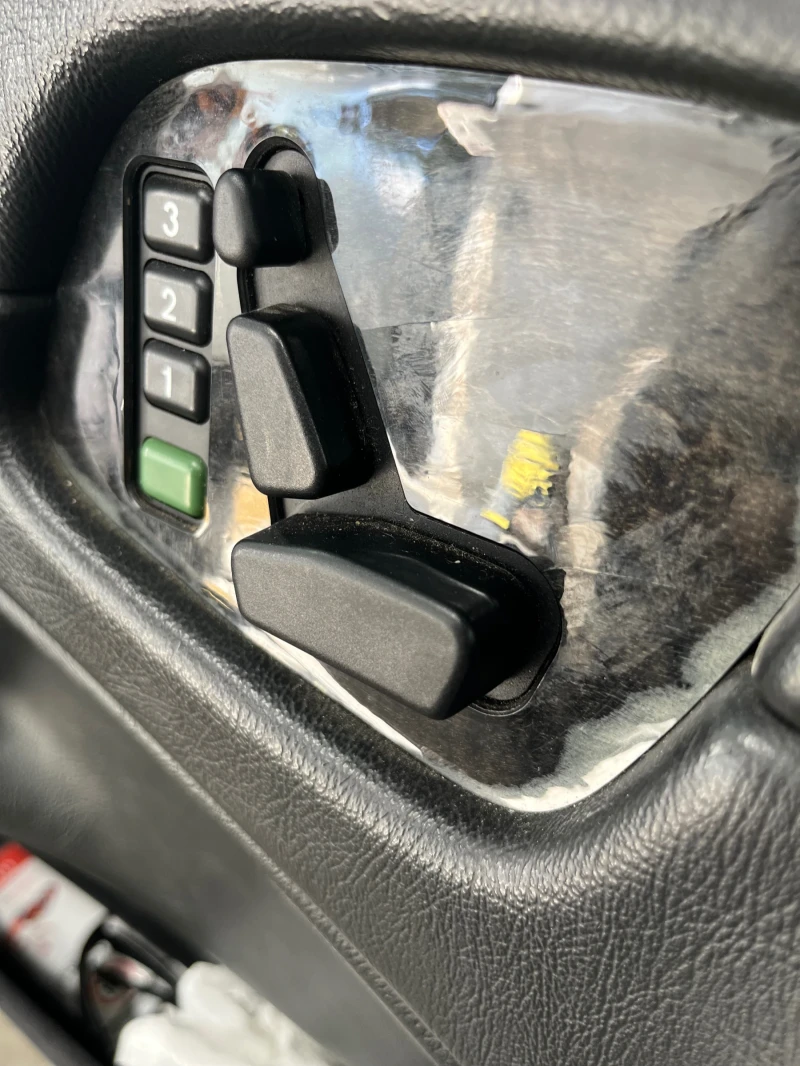 Mercedes-Benz CLK 320, снимка 6 - Автомобили и джипове - 52444393