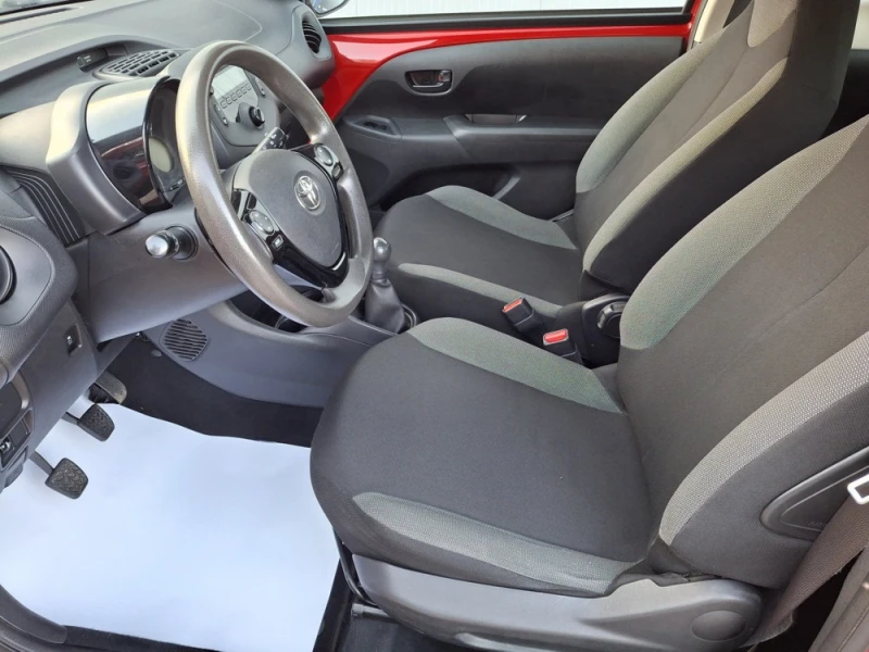 Toyota Aygo 1.0 VVT-i MT, снимка 13 - Автомобили и джипове - 52686942