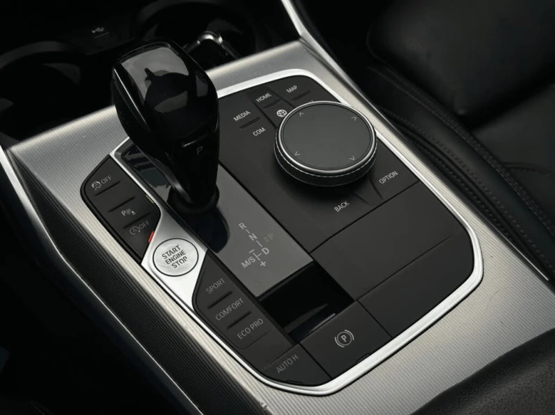 BMW 330 i XDRIVE M PACK* CARPLAY* ПОДГРЕВ* КАМЕРА* ШИБИДАХ, снимка 12 - Автомобили и джипове - 53407847