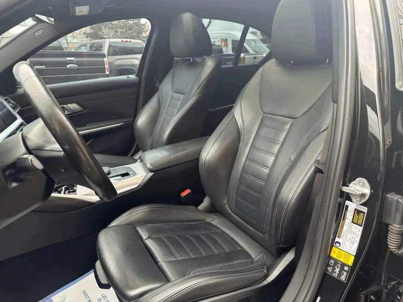 BMW 330 i XDRIVE M PACK* CARPLAY* ПОДГРЕВ* КАМЕРА* ШИБИДАХ, снимка 9 - Автомобили и джипове - 53407847