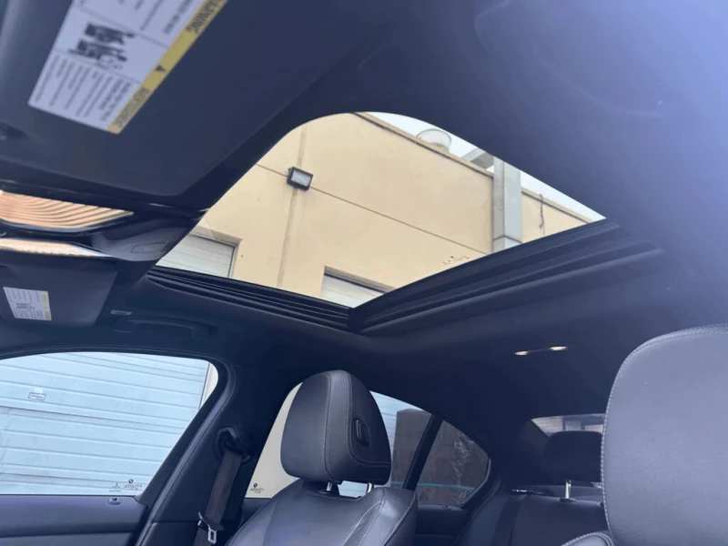 BMW 330 i XDRIVE M PACK* CARPLAY* ПОДГРЕВ* КАМЕРА* ШИБИДАХ, снимка 14 - Автомобили и джипове - 53407847