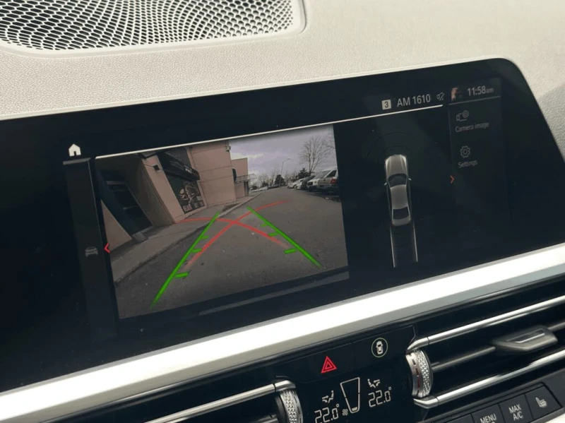 BMW 330 i XDRIVE M PACK* CARPLAY* ПОДГРЕВ* КАМЕРА* ШИБИДАХ, снимка 11 - Автомобили и джипове - 53407847