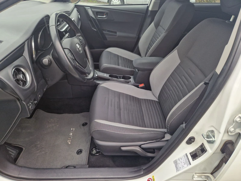 Toyota Auris 1.8 Design Edition, снимка 10 - Автомобили и джипове - 53417872