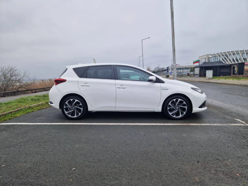 Toyota Auris 1.8 Design Edition, снимка 4 - Автомобили и джипове - 53417872