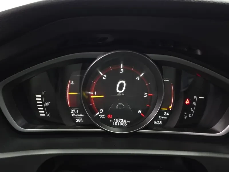 Volvo V40 Cross Country D3, снимка 8 - Автомобили и джипове - 55738123
