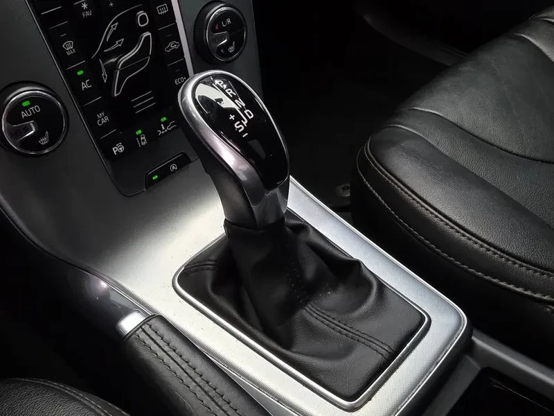 Volvo V40 Cross Country D3, снимка 9 - Автомобили и джипове - 55738123