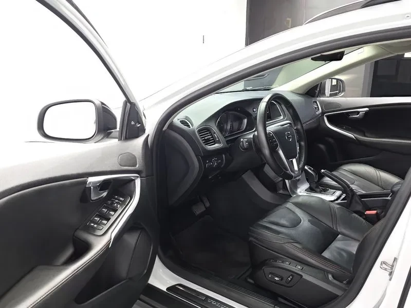 Volvo V40 Cross Country D3, снимка 10 - Автомобили и джипове - 55738123