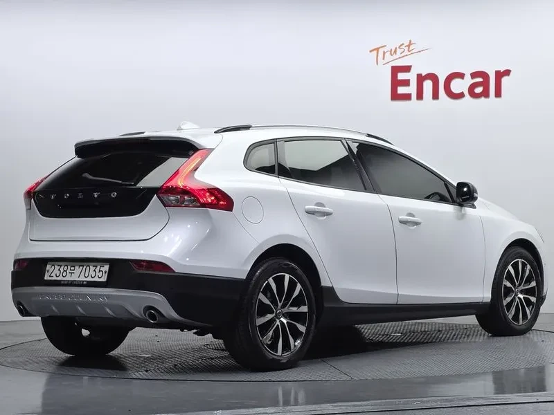 Volvo V40 Cross Country D3, снимка 2 - Автомобили и джипове - 55738123
