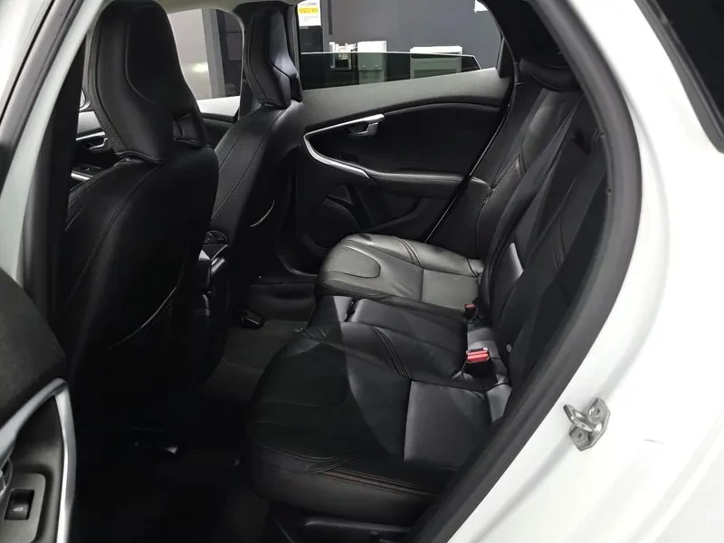 Volvo V40 Cross Country D3, снимка 12 - Автомобили и джипове - 55738123