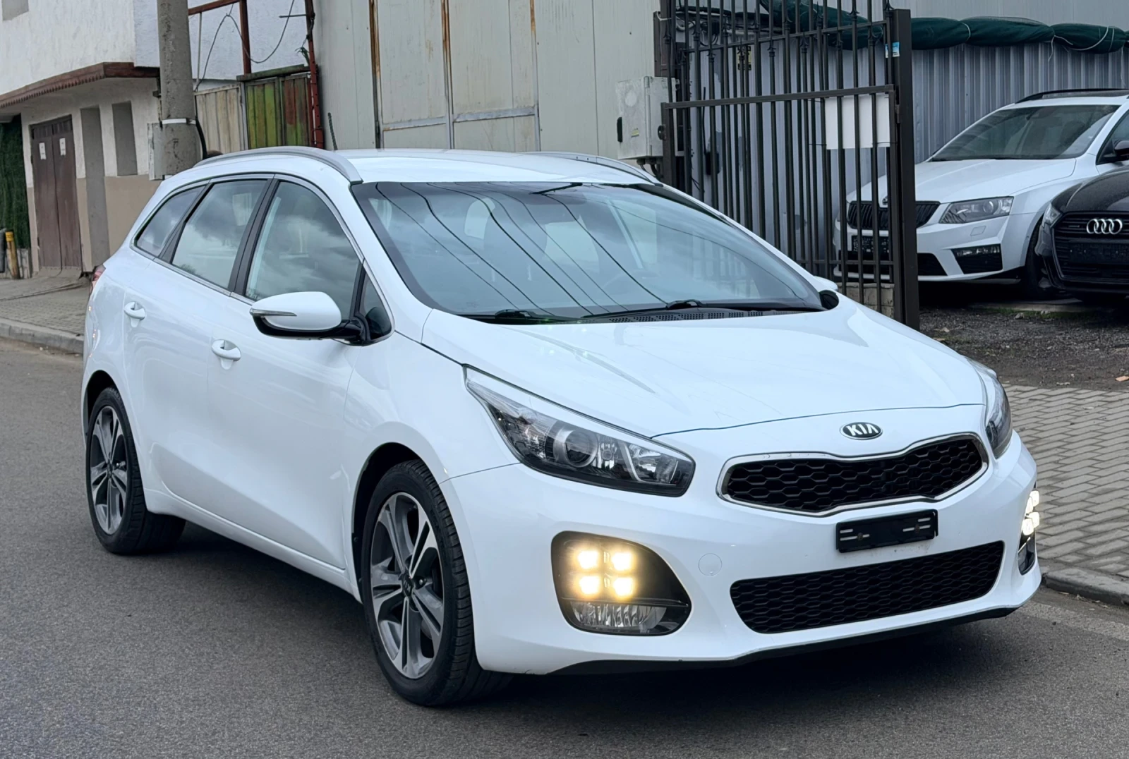 Kia Ceed 1.6D/GT-line/Автоматик/Нов внос Швейцария, снимка 1