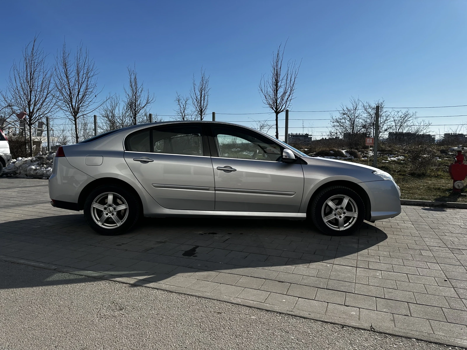 Renault Laguna Initiale 2.0 T 16V - изображение 4