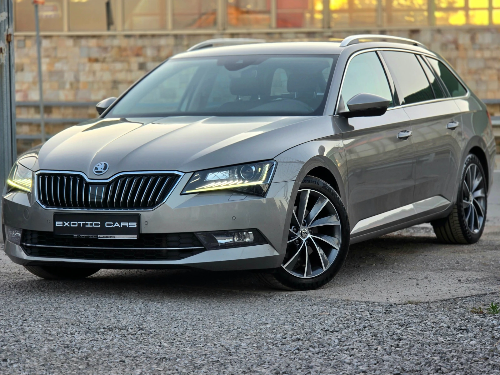 Skoda Superb 2.0TDI ! 4x4 ! Laurin & Klement ! SWISS ! - изображение 3