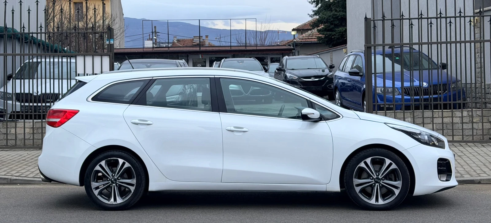 Kia Ceed 1.6D/GT-line/Автоматик/Нов внос Швейцария - изображение 2